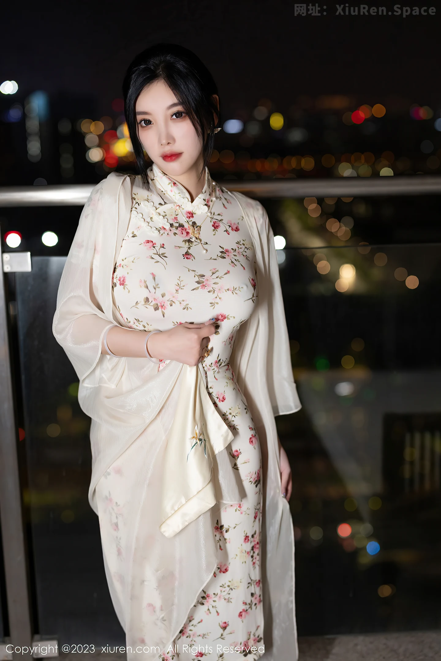 图片[3]-[XiuRen秀人网]VOL.7363 女神杨晨晨Yome性感米色长旗袍配开档肉丝秀丰腴身材诱惑写真86P-秀人网官方网站